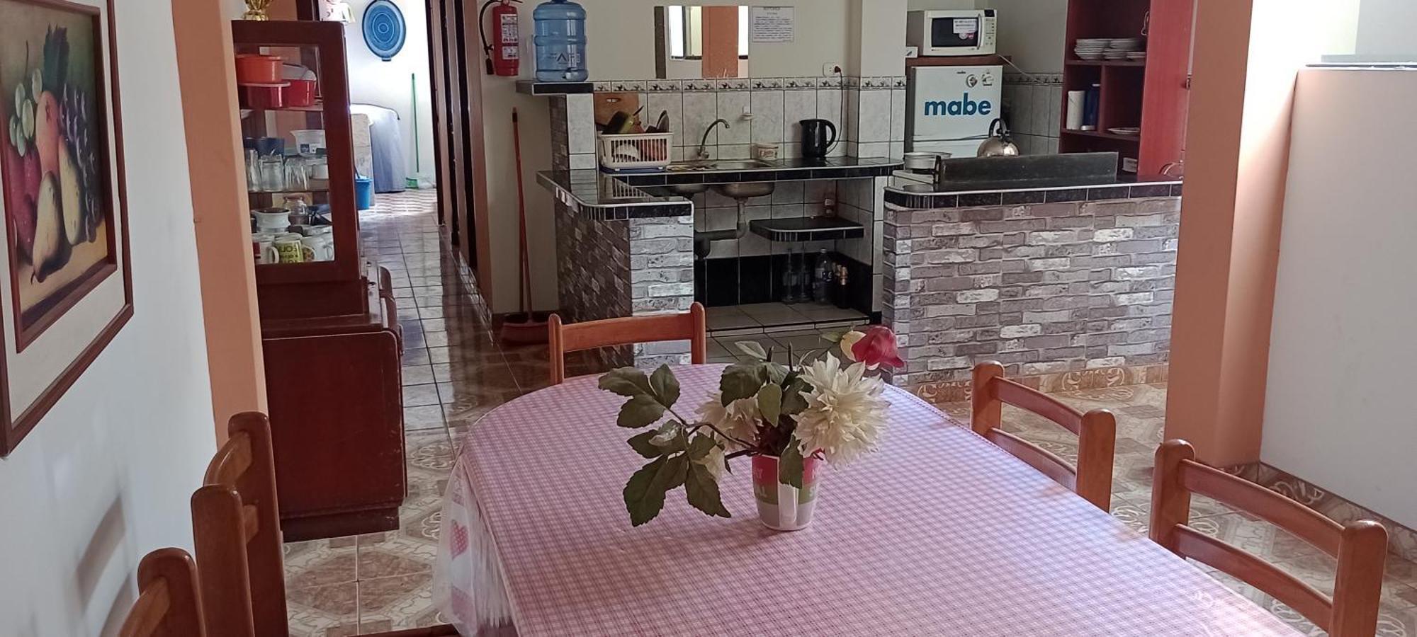Travelers' House Casa Hospedaje ฮวนชาโก ภายนอก รูปภาพ